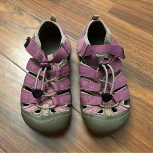 Keen Newport H2 purple hiking sandal sneakers shoes
